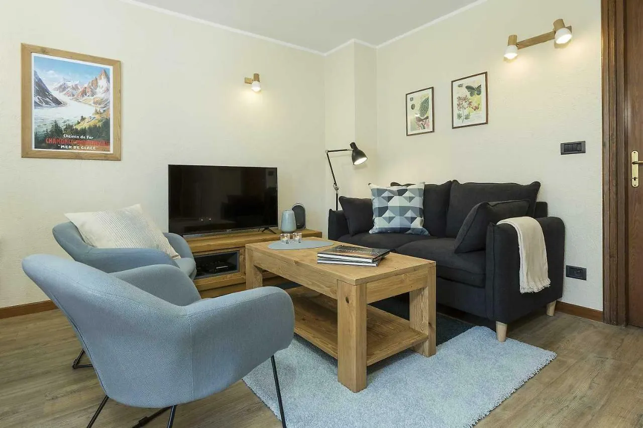 Apartment Ensa - Alpes Travel - Central Chamonix - Sleeps 4 0*,  Frankrike
