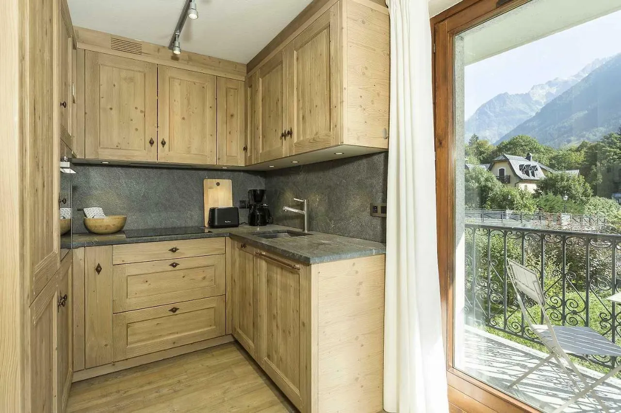 Apartment Ensa - Alpes Travel - Central Chamonix - Sleeps 4