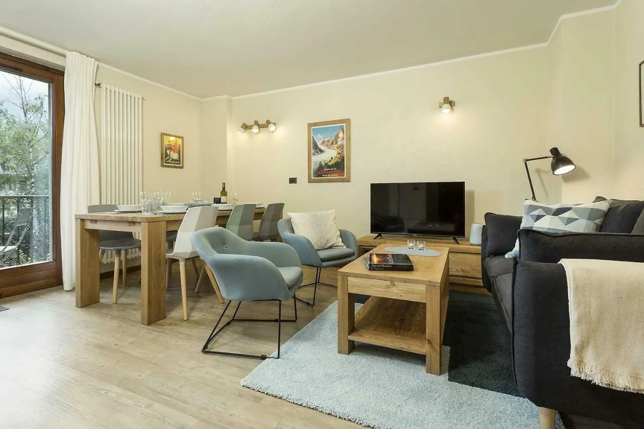 Apartment Ensa - Alpes Travel - Central Chamonix - Sleeps 4
