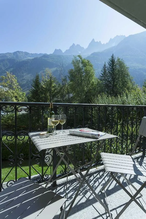 Apartment Ensa - Alpes Travel - Central Chamonix - Sleeps 4