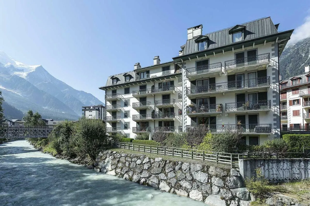 Apartment Ensa - Alpes Travel - Central Chamonix - Sleeps 4