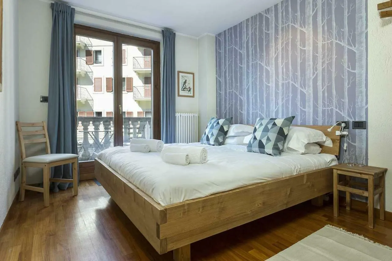 Apartment Ensa - Alpes Travel - Central Chamonix - Sleeps 4